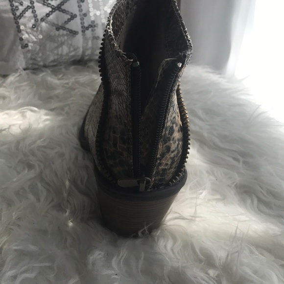 BLOWFISH SENACA ANKLE BOOT - never worn! - Picture 4 of 8